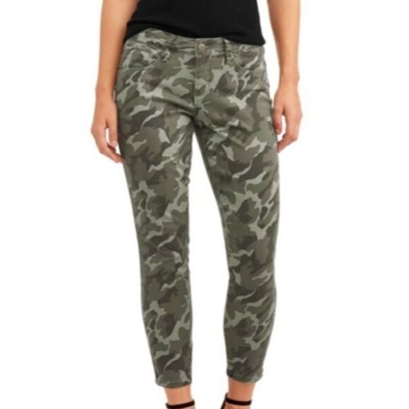 Camo Mid Rise Jeans‎ - Picture 2 of 14